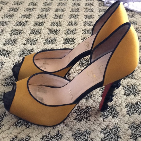 💯 CHRISTIAN LOUBOUTIN YELLOW SATIN PUMPS 36 - Picture 2 of 8